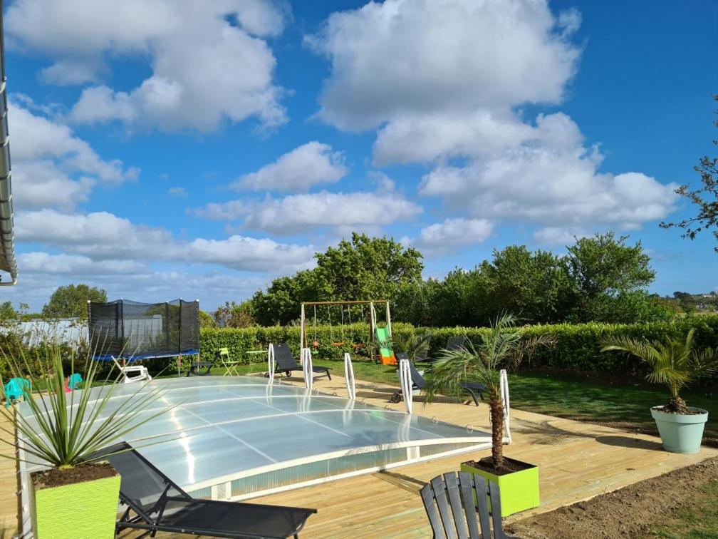 Gite de kernaet avec piscine Plougonvelin Extérieur photo